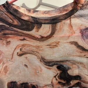 Marble print round crop tee